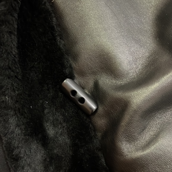 DC collections Women’s leather medium coat - Picture 5 of 5